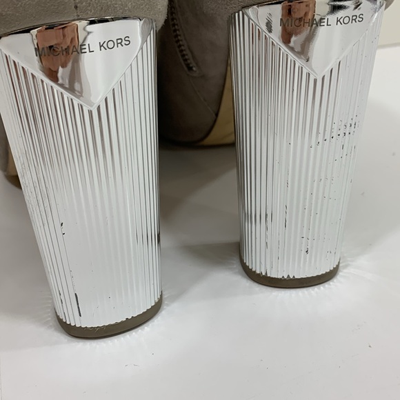 Michael Kors shoe boots size 9 1/2
Suede silver heel - Picture 4 of 10
